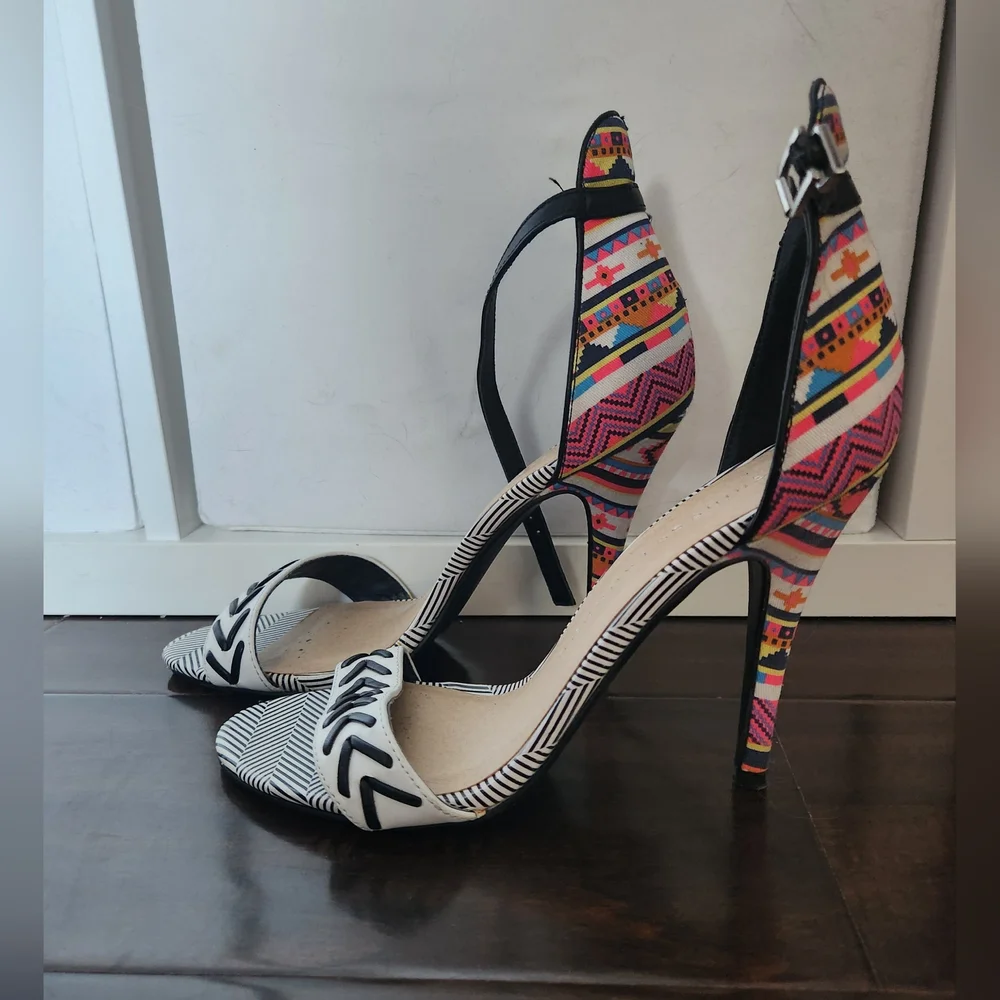 Chinese Laundry Multicolor Aztec Print Heels Size 8 - Picture 3 of 10